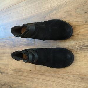 Earth Origin Black Boots Size 9